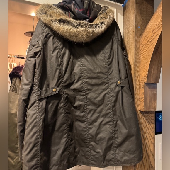 Barbour Dark olive green waxed coat with fur - Picture 5 of 7